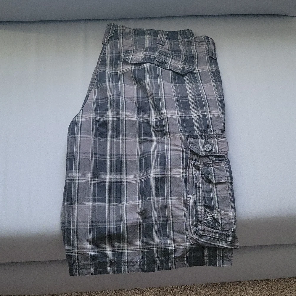 Shorts - Picture 3 of 3
